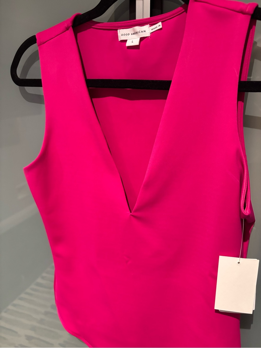 Good American Hot Pink V-Neck Sleeveless Bodysuit NWT - Picture 2 of 6